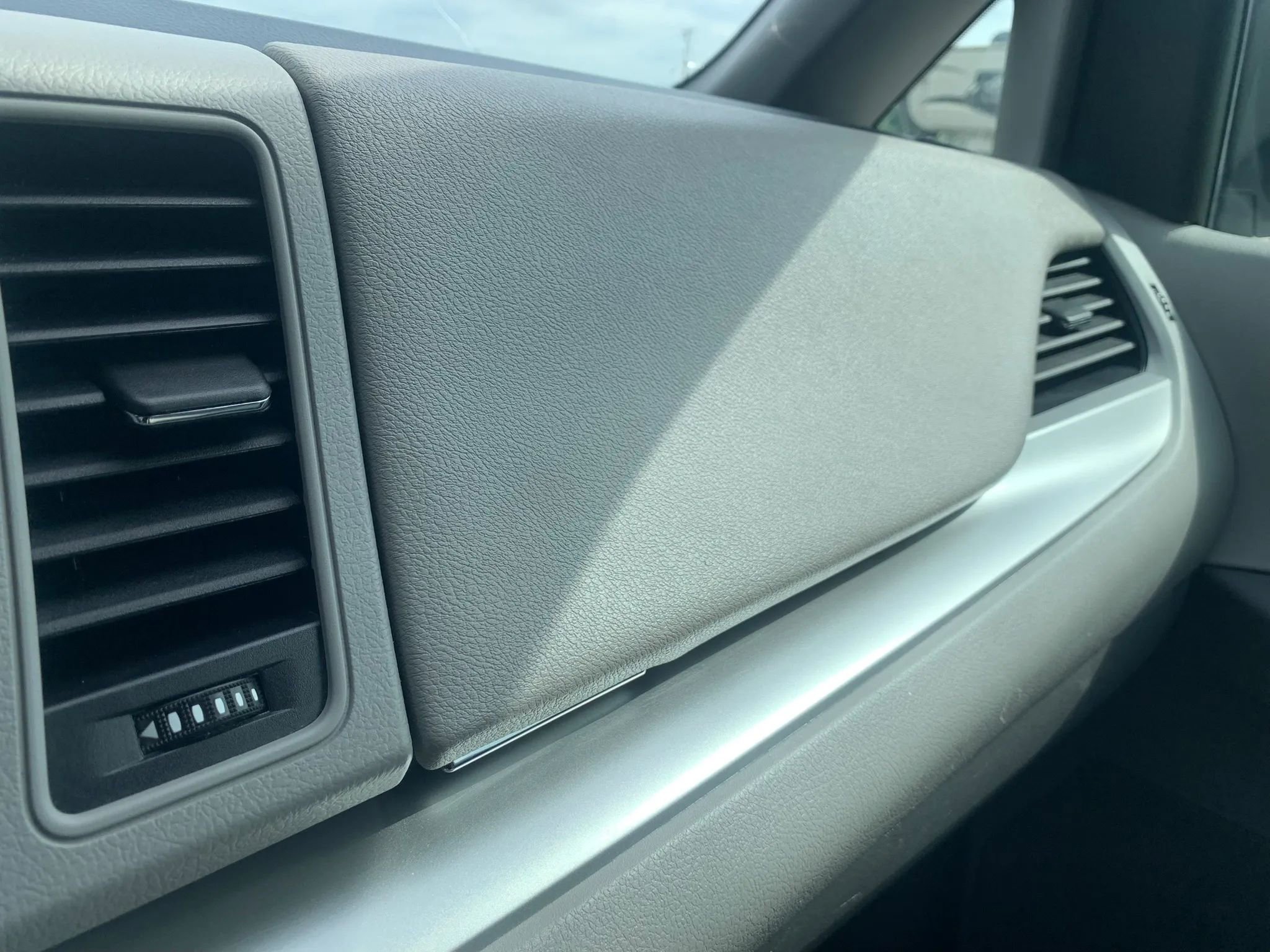 Used 2019 Toyota Sienna LE FWD image 33