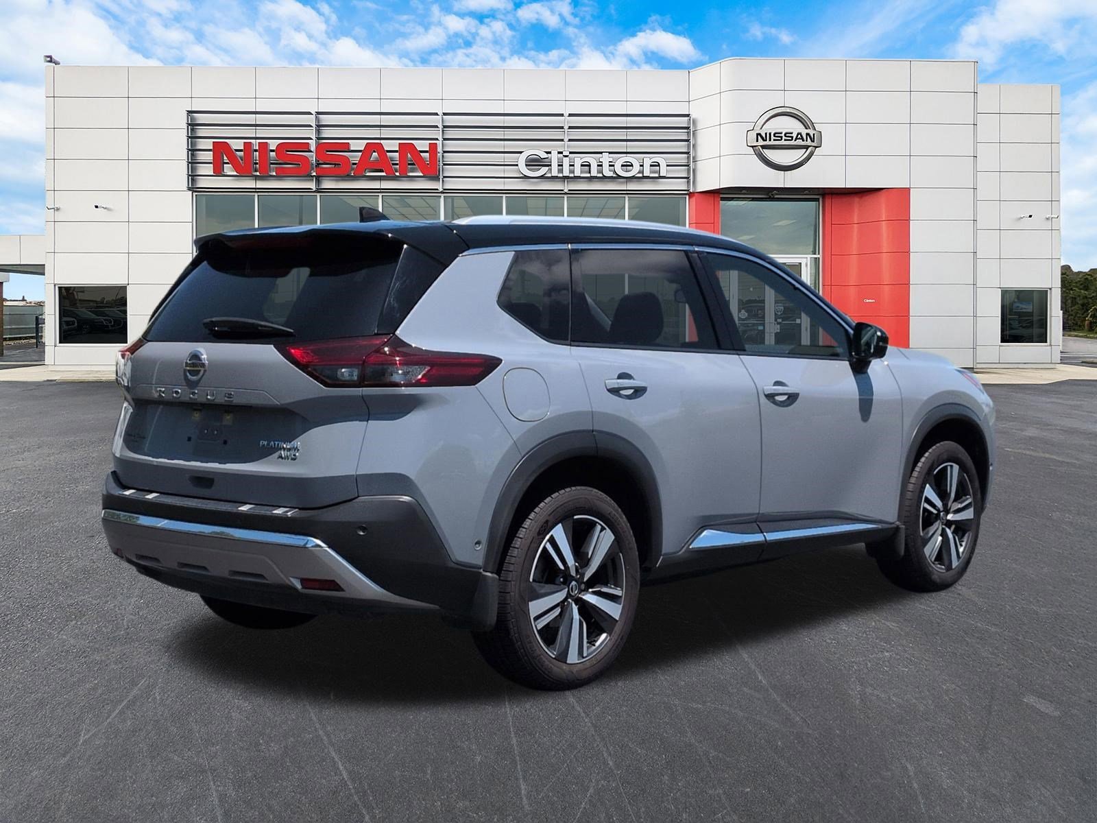 Used 2021 Nissan Rogue Platinum AWD/4WD image 3