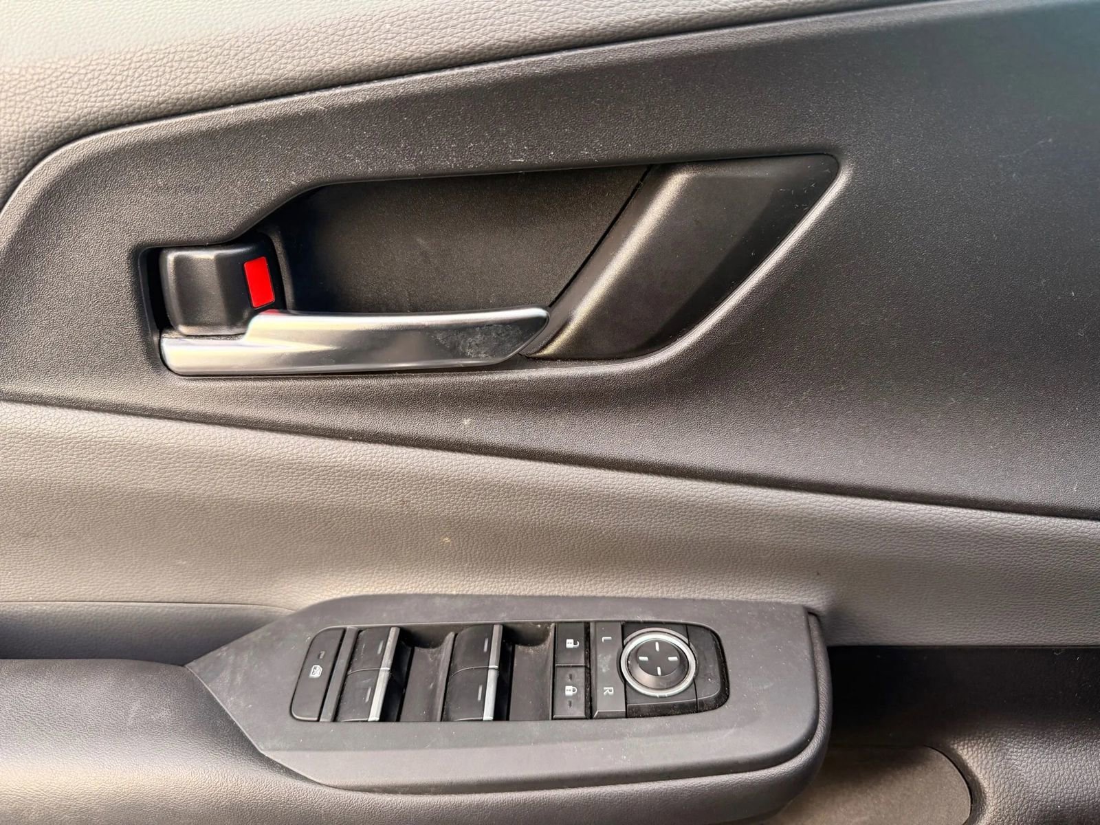 Used 2023 Toyota Prius XLE image 9