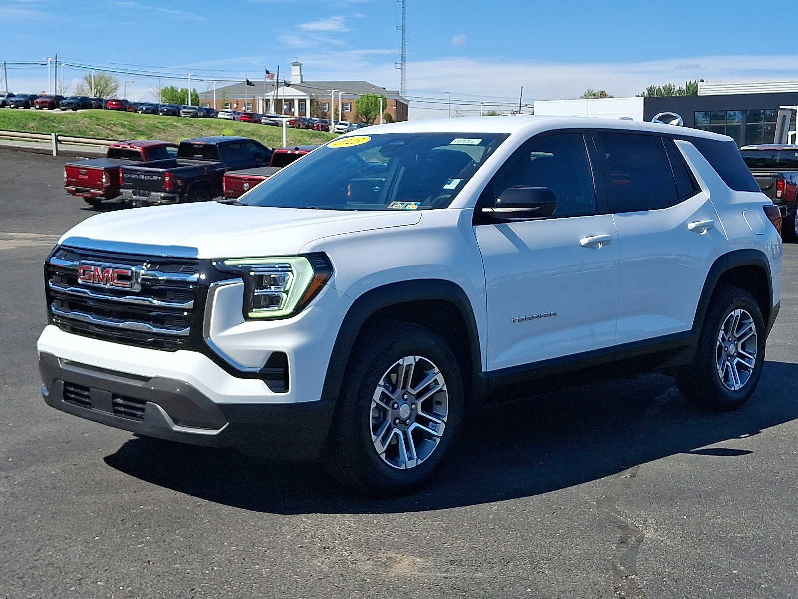 Used 2025 GMC Terrain Elevation image 3
