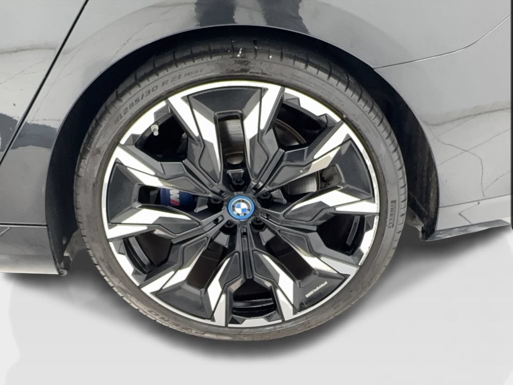 Used 2024 BMW i5 eDrive40i w/ Executive Package RWD image 11