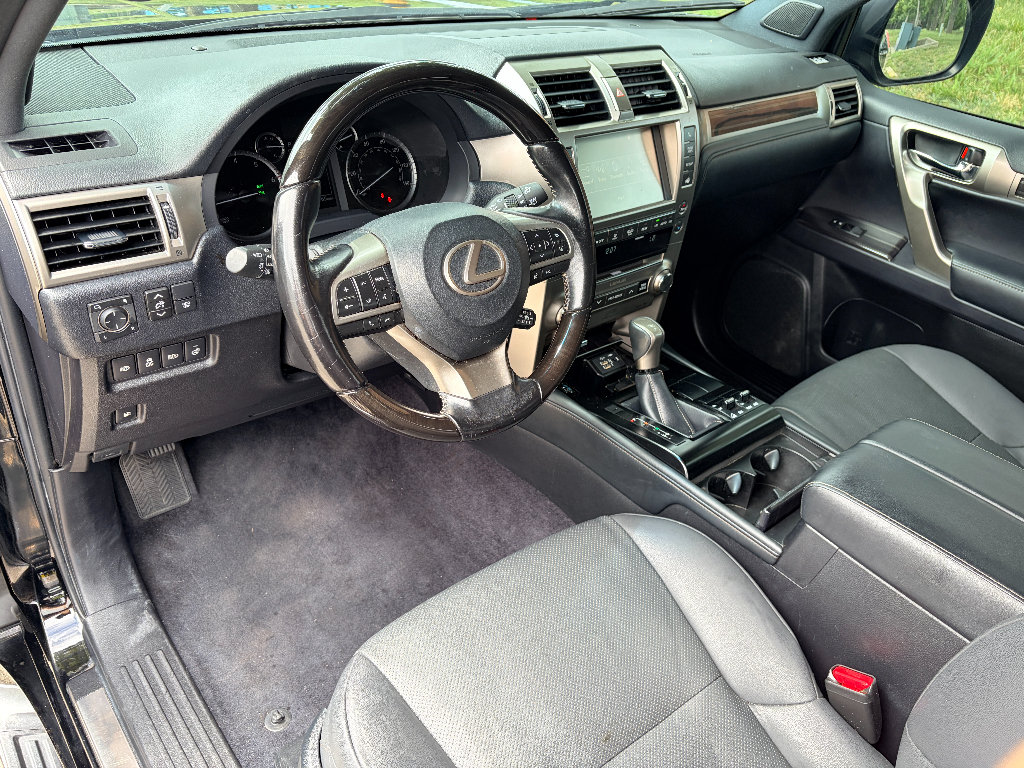 Used 2021 Lexus GX 460 Premium w/ Accessory Package AWD/4WD image 10