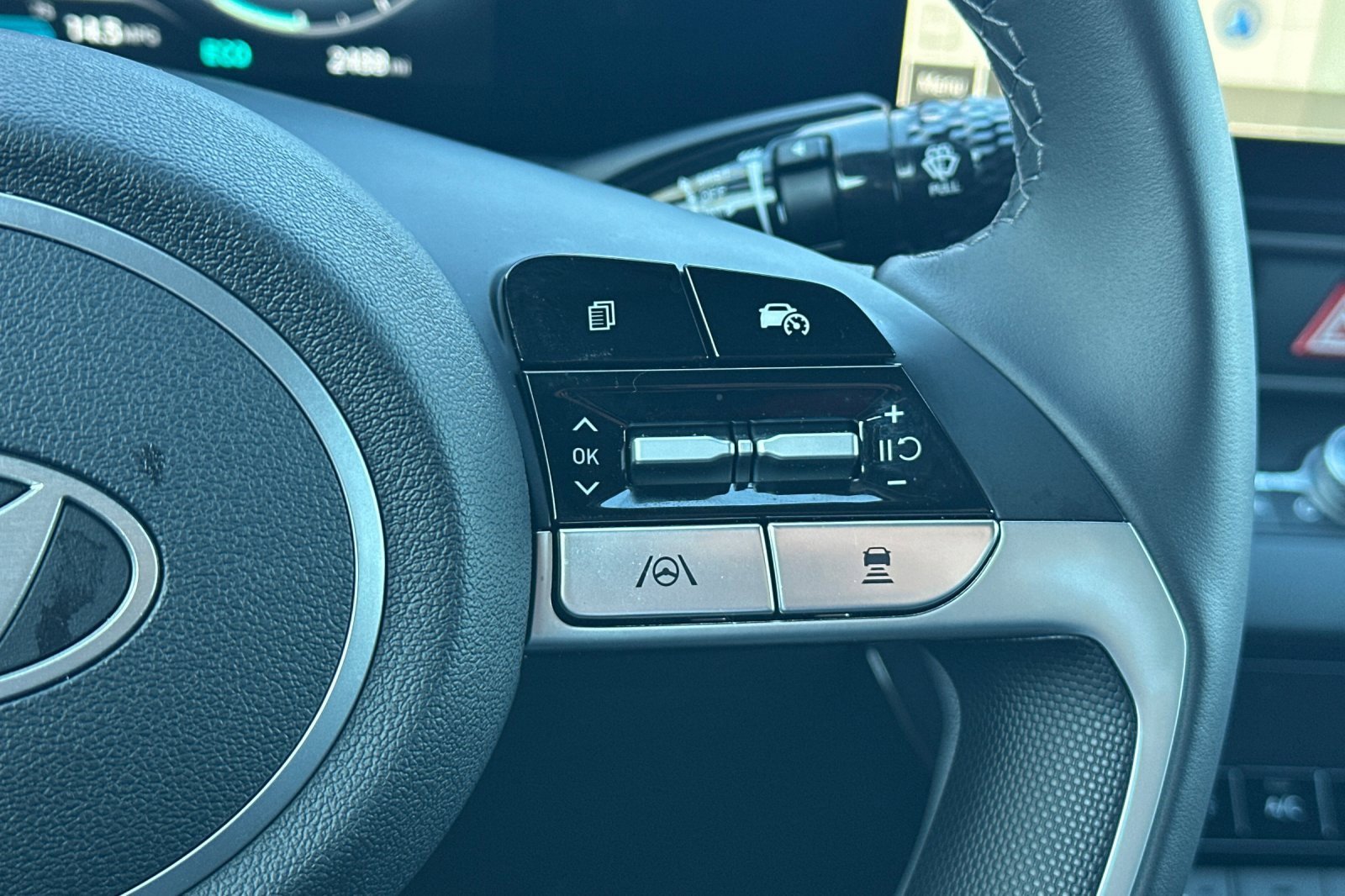 Used 2025 Hyundai Elantra Limited image 29