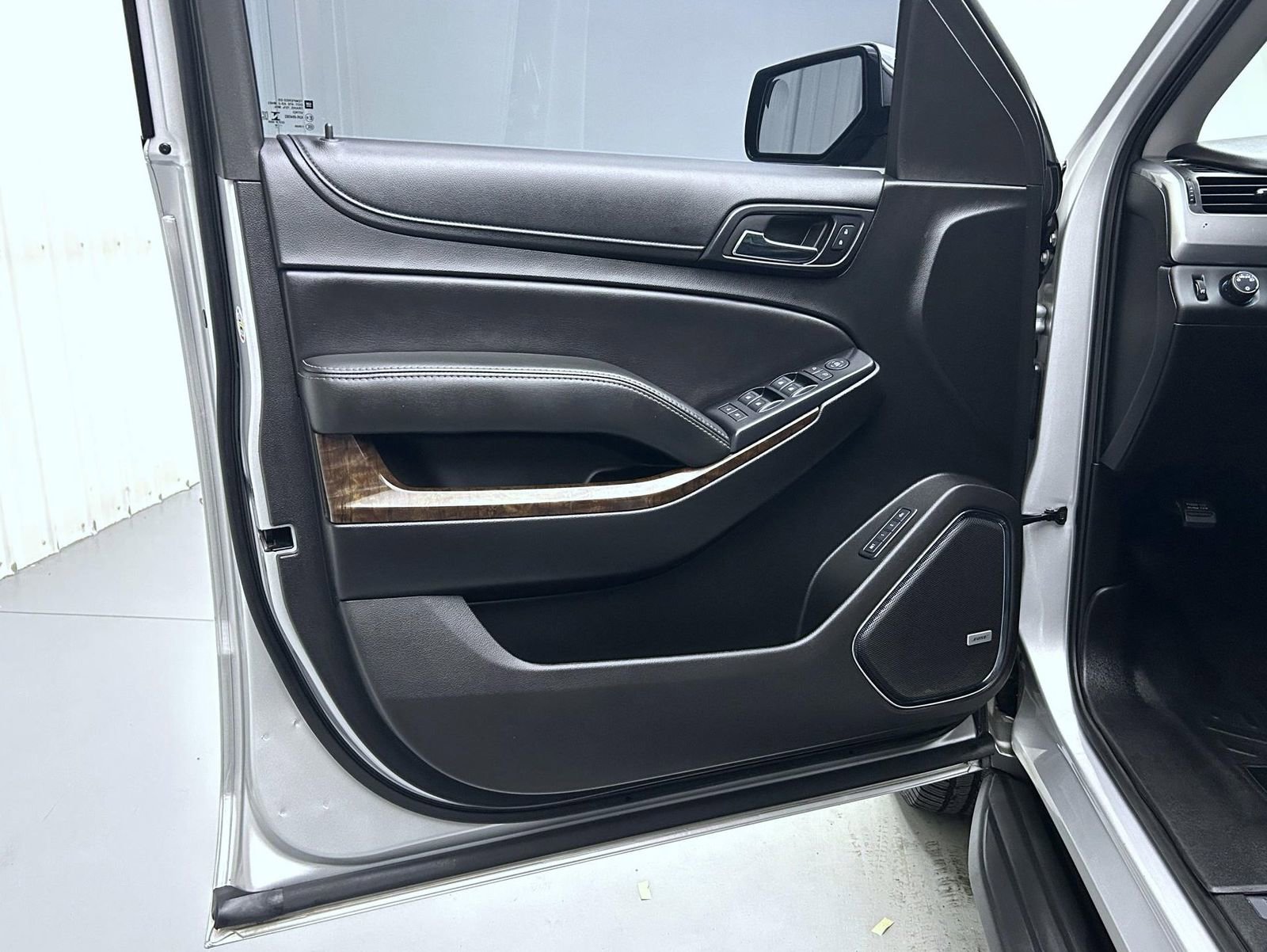 Used 2018 Chevrolet Suburban LT image 9