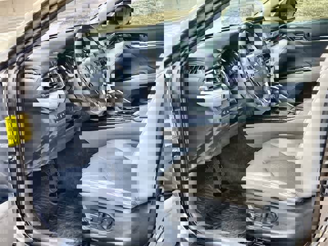 Used 2022 Toyota Camry XLE image 3