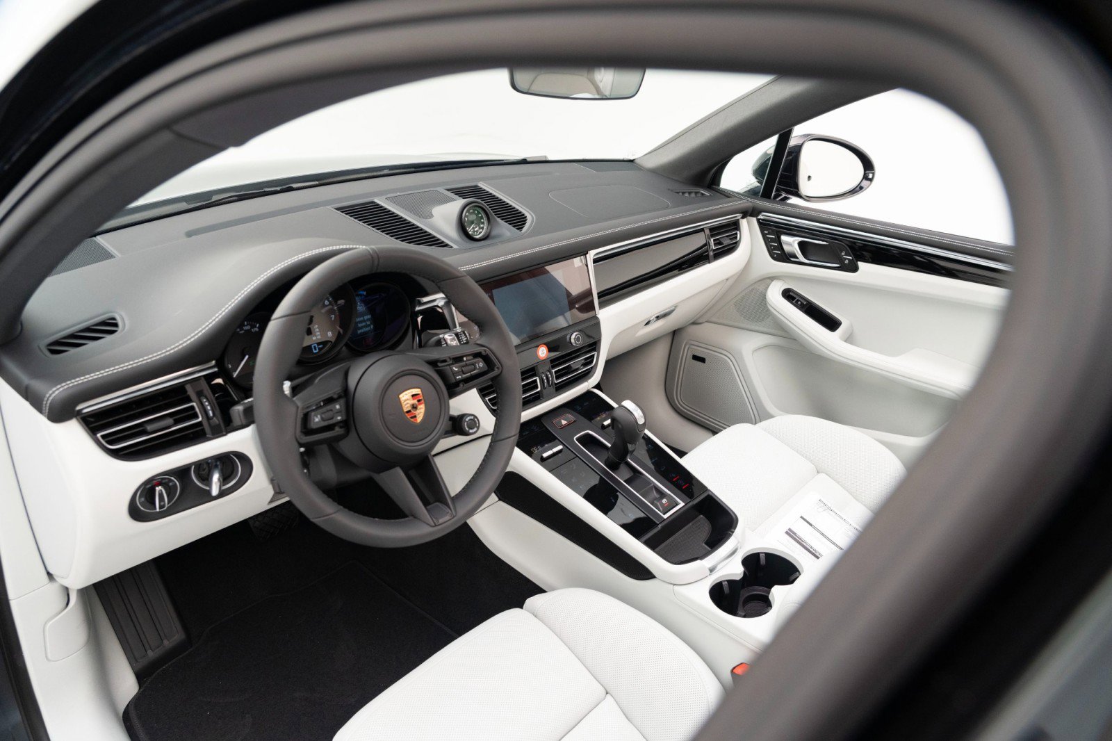 New 2025 Porsche Macan S image 4