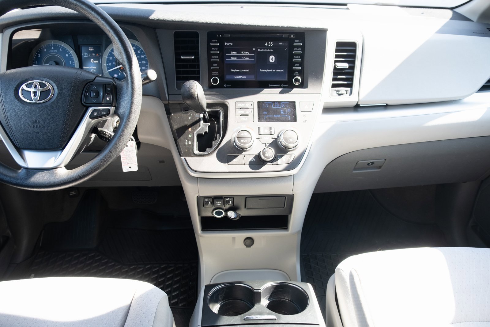 Used 2020 Toyota Sienna LE image 18