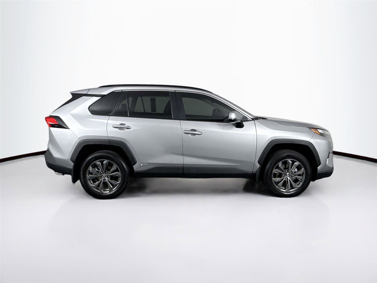 Used 2025 Toyota RAV4 XLE Premium image 5