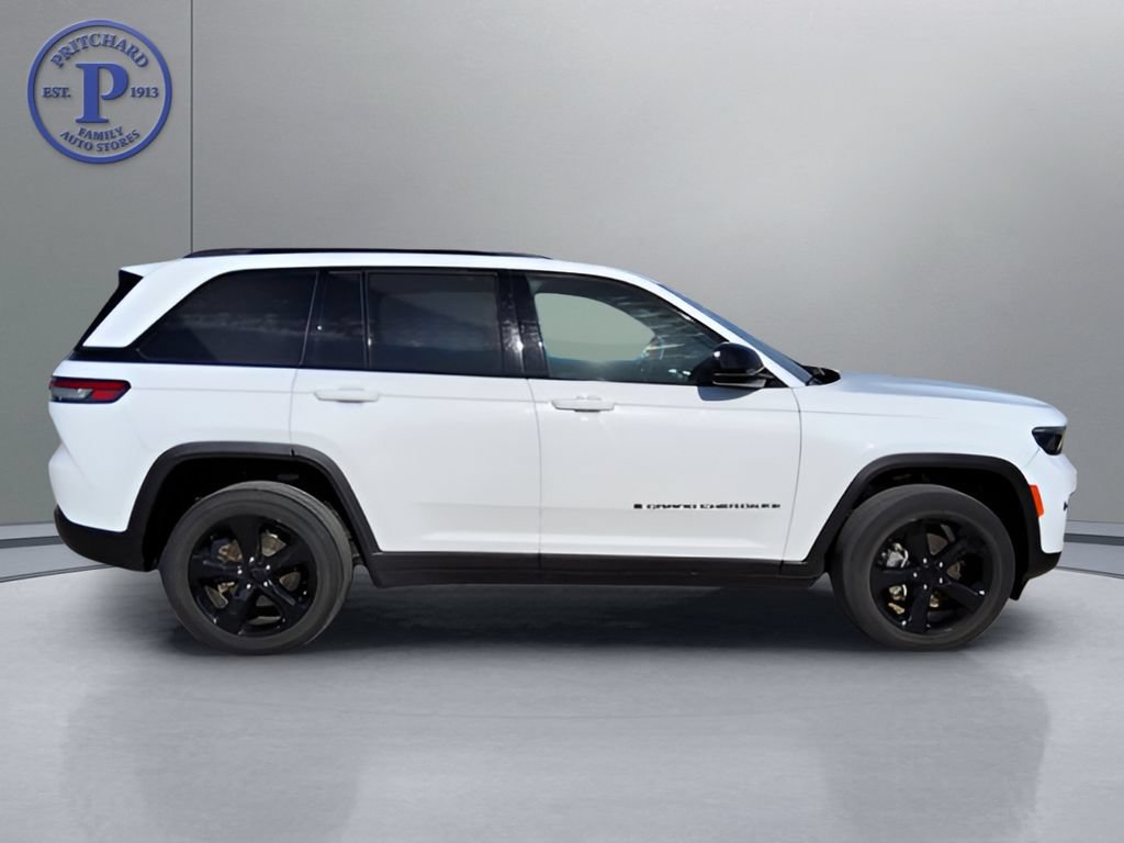 Used 2023 Jeep Grand Cherokee Altitude AWD/4WD image 8