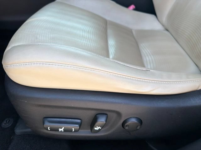 Used 2011 Lexus CT 200h Premium FWD image 9