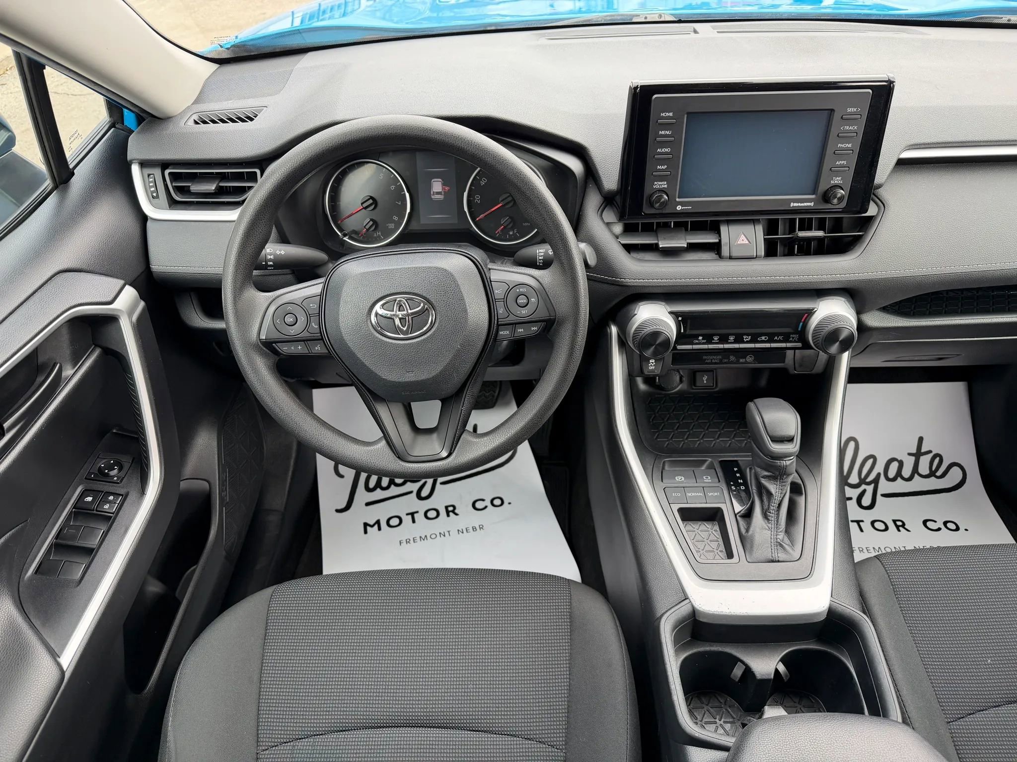 Used 2020 Toyota RAV4 LE w/ Carpet Mat Package image 9