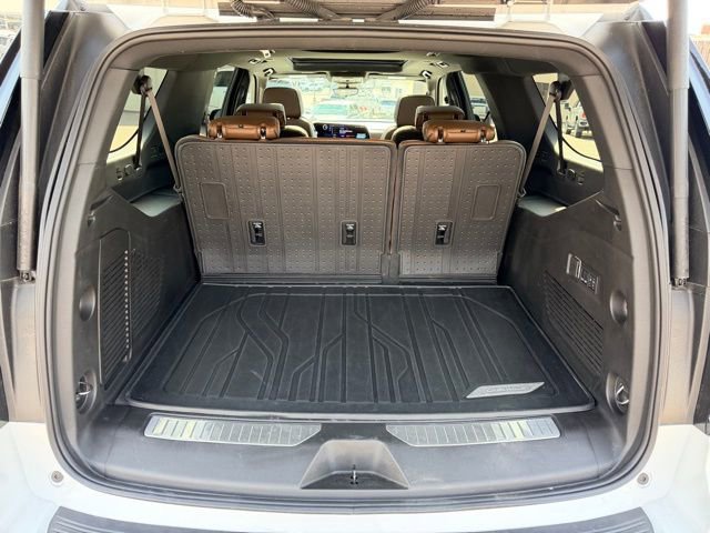 Used 2025 Chevrolet Suburban High Country image 33