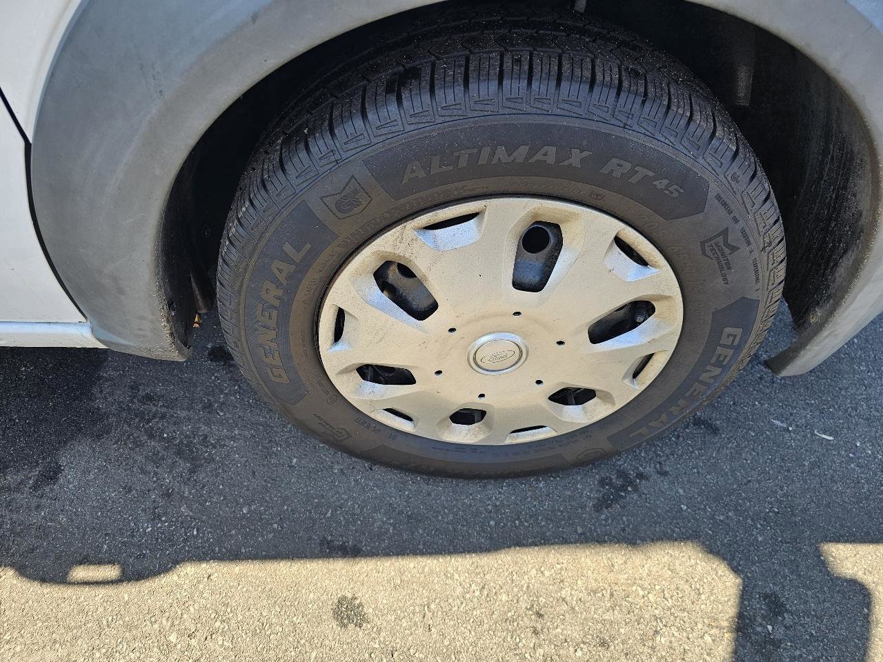 Used 2010 Ford Transit Connect XL image 14