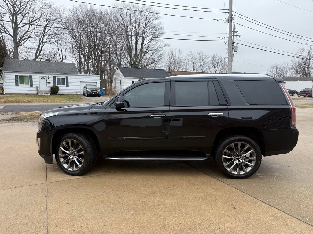 Used 2020 Cadillac Escalade Luxury w/ Escalade Sport Edition image 5