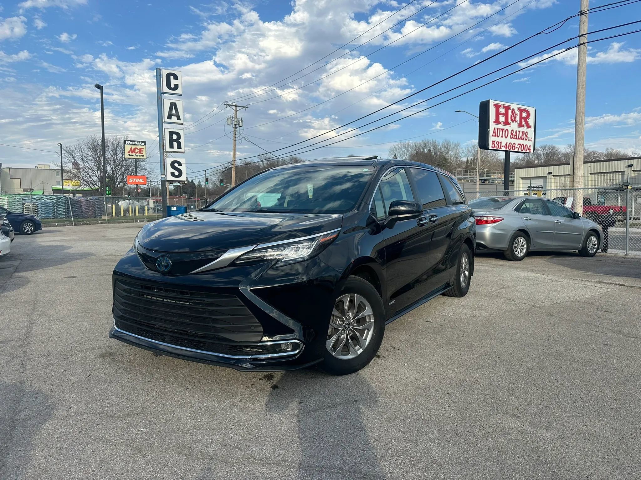 Used 2021 Toyota Sienna XLE AWD/4WD image 1