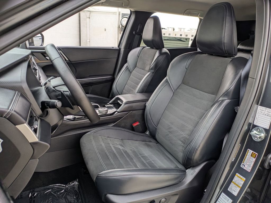 Used 2025 Mitsubishi Outlander SE AWD/4WD image 23