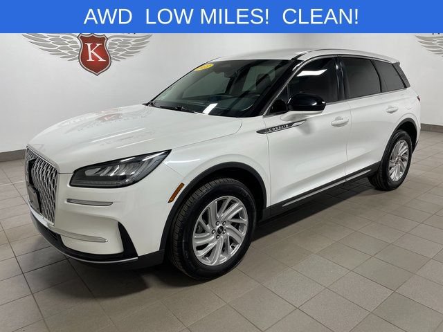 Used 2023 Lincoln Corsair AWD image 3