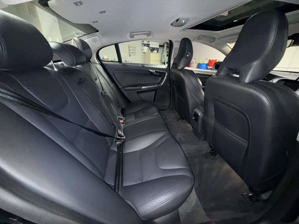 Used 2018 Volvo S60 T5 Inscription Platinum image 16