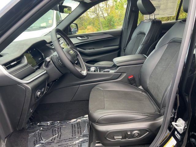 New 2025 Jeep Grand Cherokee Altitude w/ Trailer Tow Package image 21