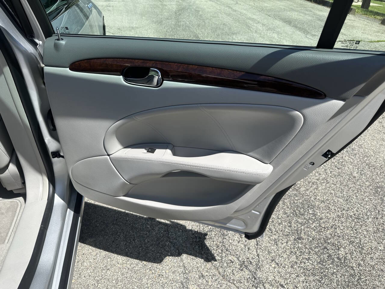 Used 2011 Buick Lucerne CXL FWD image 15