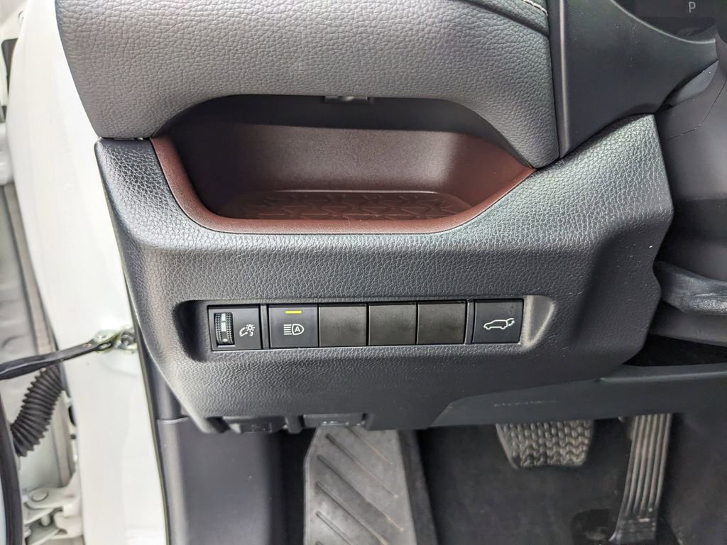 Used 2022 Toyota RAV4 Limited image 32