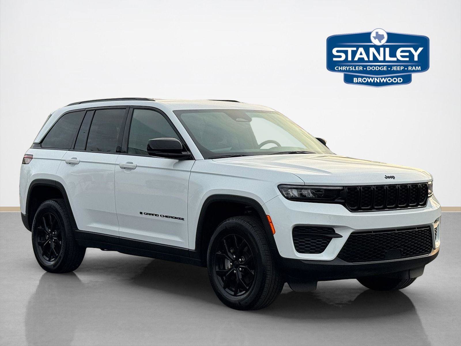 Used 2025 Jeep Grand Cherokee Altitude image 1