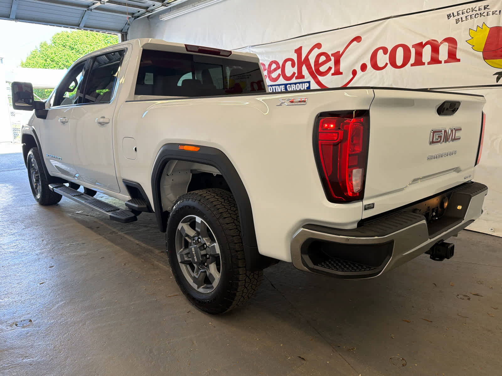 New 2026 GMC Sierra 2500 SLE w/ SLE Value Package; AWD/4WD image 18