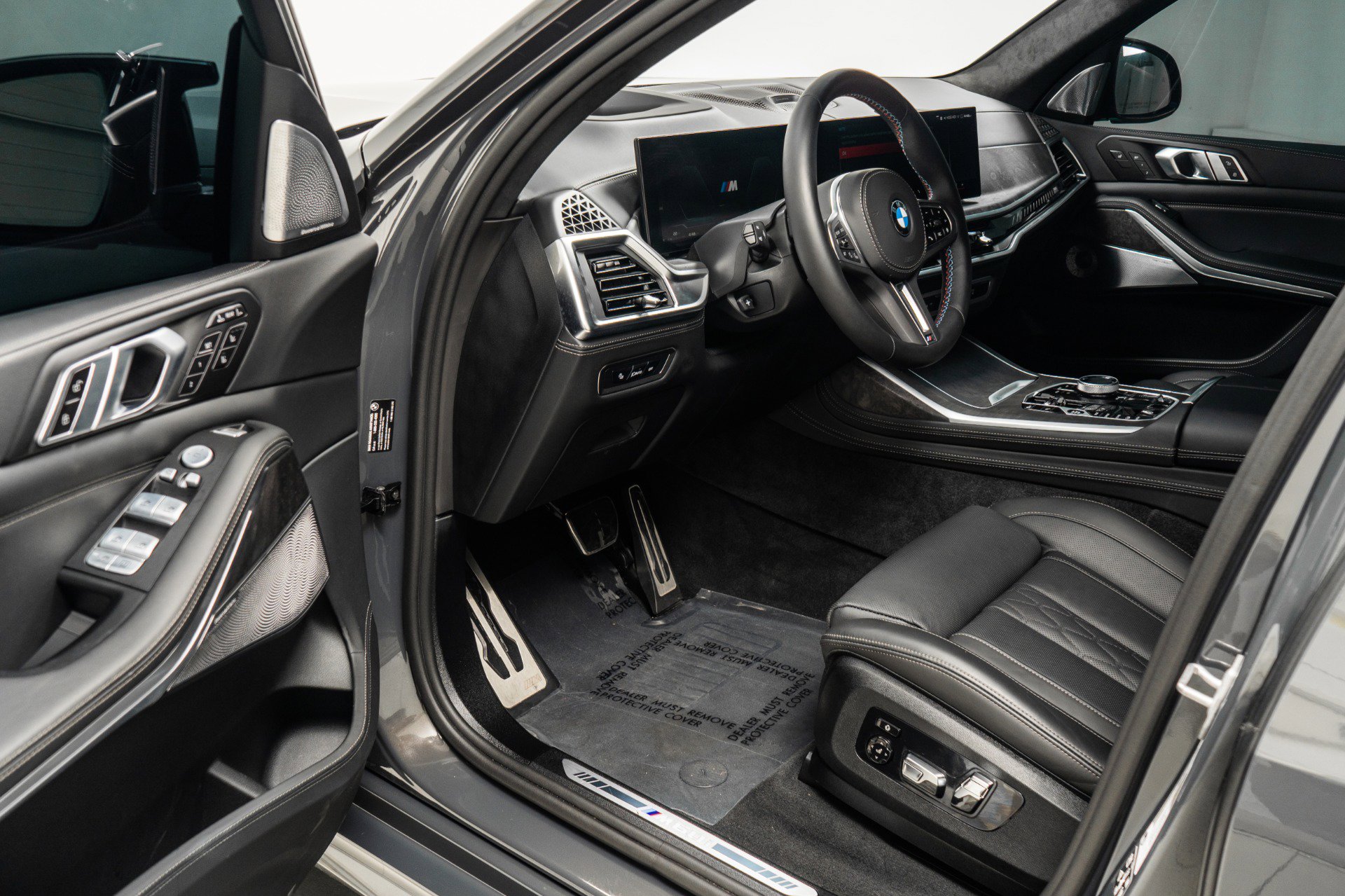 Used 2025 BMW X7 M60i image 22