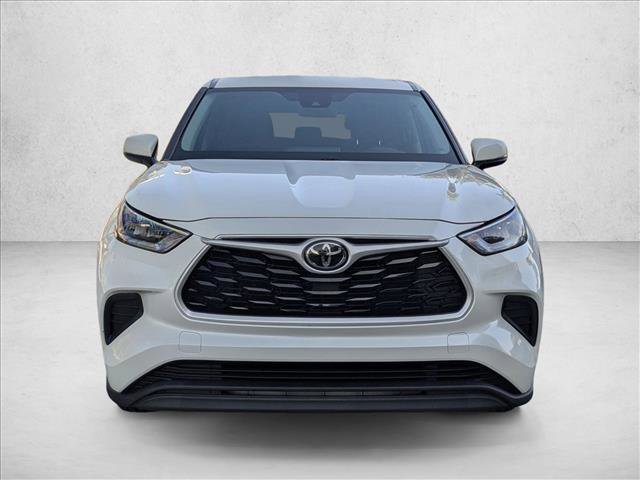 Used 2020 Toyota Highlander L image 2