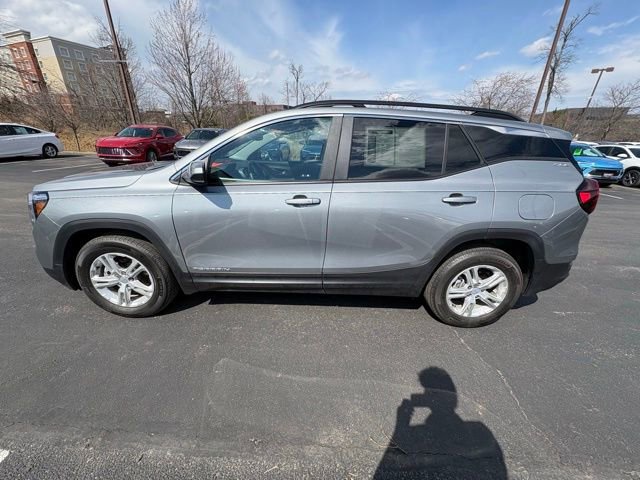 Used 2023 GMC Terrain SLE w/ Driver Convenience Package image 8