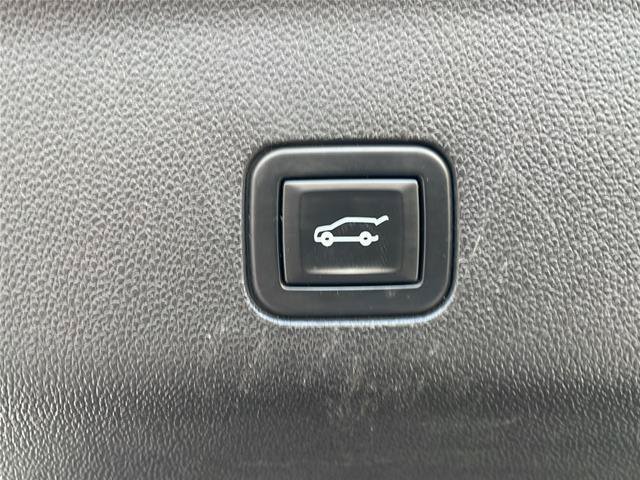 Used 2021 Chevrolet Suburban Z71 w/ Luxury Package AWD/4WD image 33