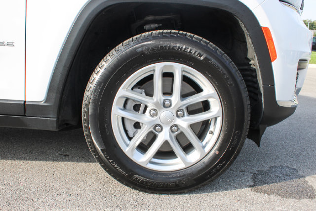 Used 2025 Jeep Grand Cherokee L Laredo AWD/4WD image 38