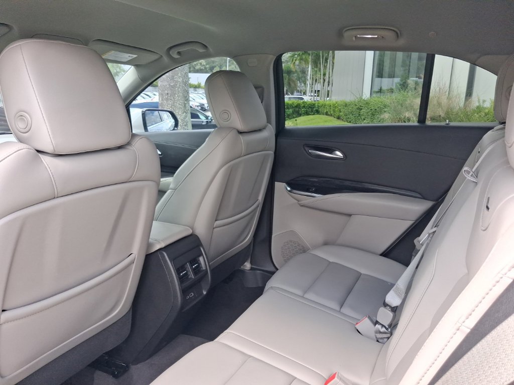 Used 2023 Cadillac XT4 Premium Luxury FWD image 6