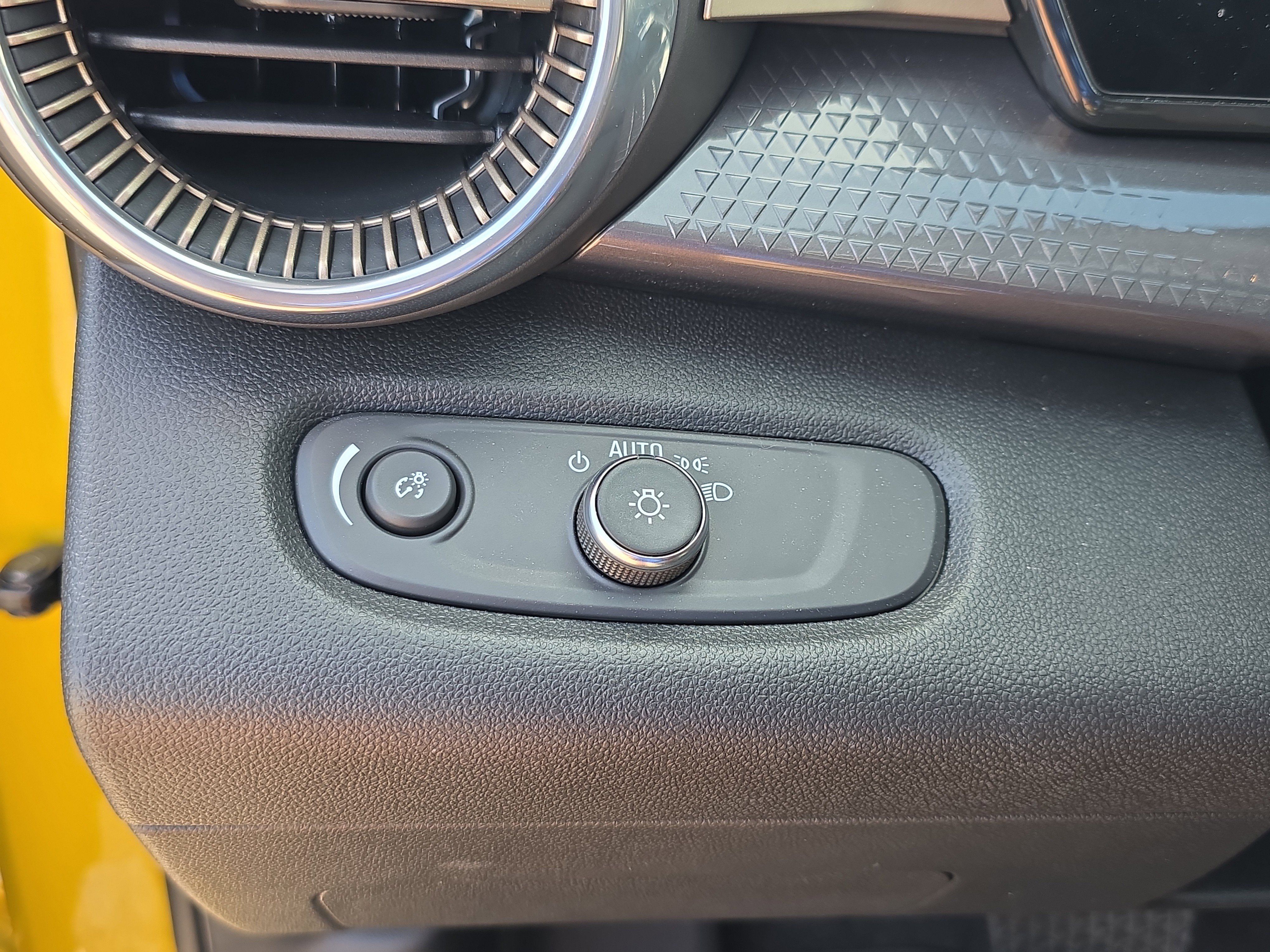 Used 2024 Chevrolet Trax ACTIV image 25