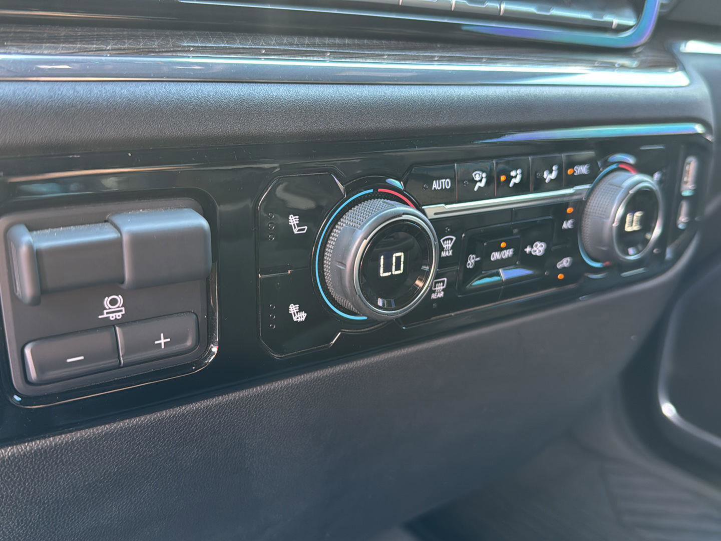 Used 2025 Chevrolet Silverado 2500 LT image 25