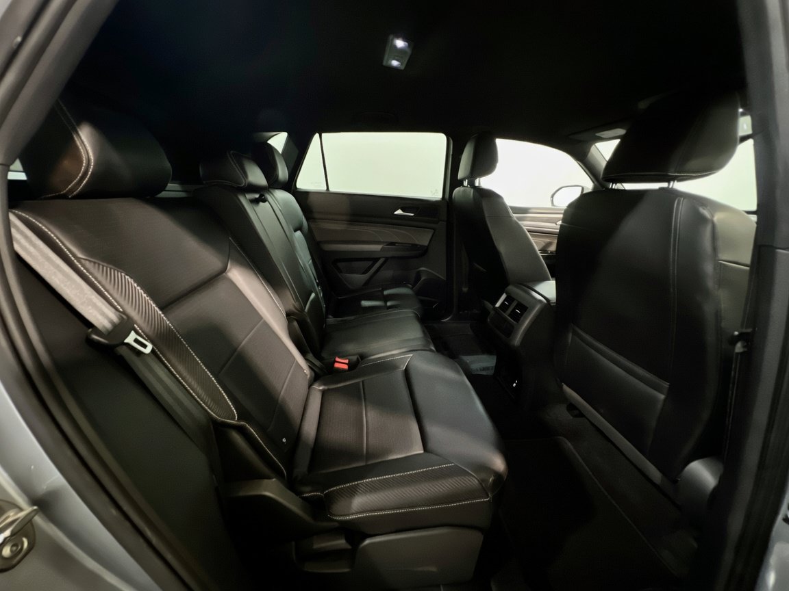 Used 2021 Volkswagen Atlas Cross Sport SE FWD image 19
