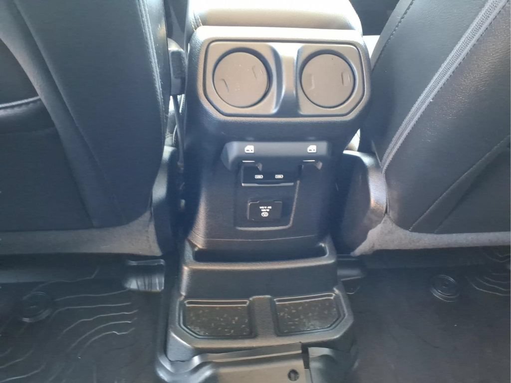 Used 2021 Jeep Wrangler Unlimited Sahara AWD/4WD image 17