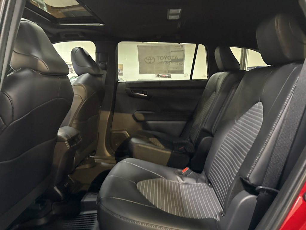 New 2026 Toyota Highlander XSE image 17