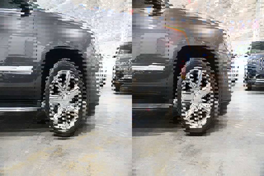 Used 2017 Cadillac Escalade ESV Premium Luxury image 15