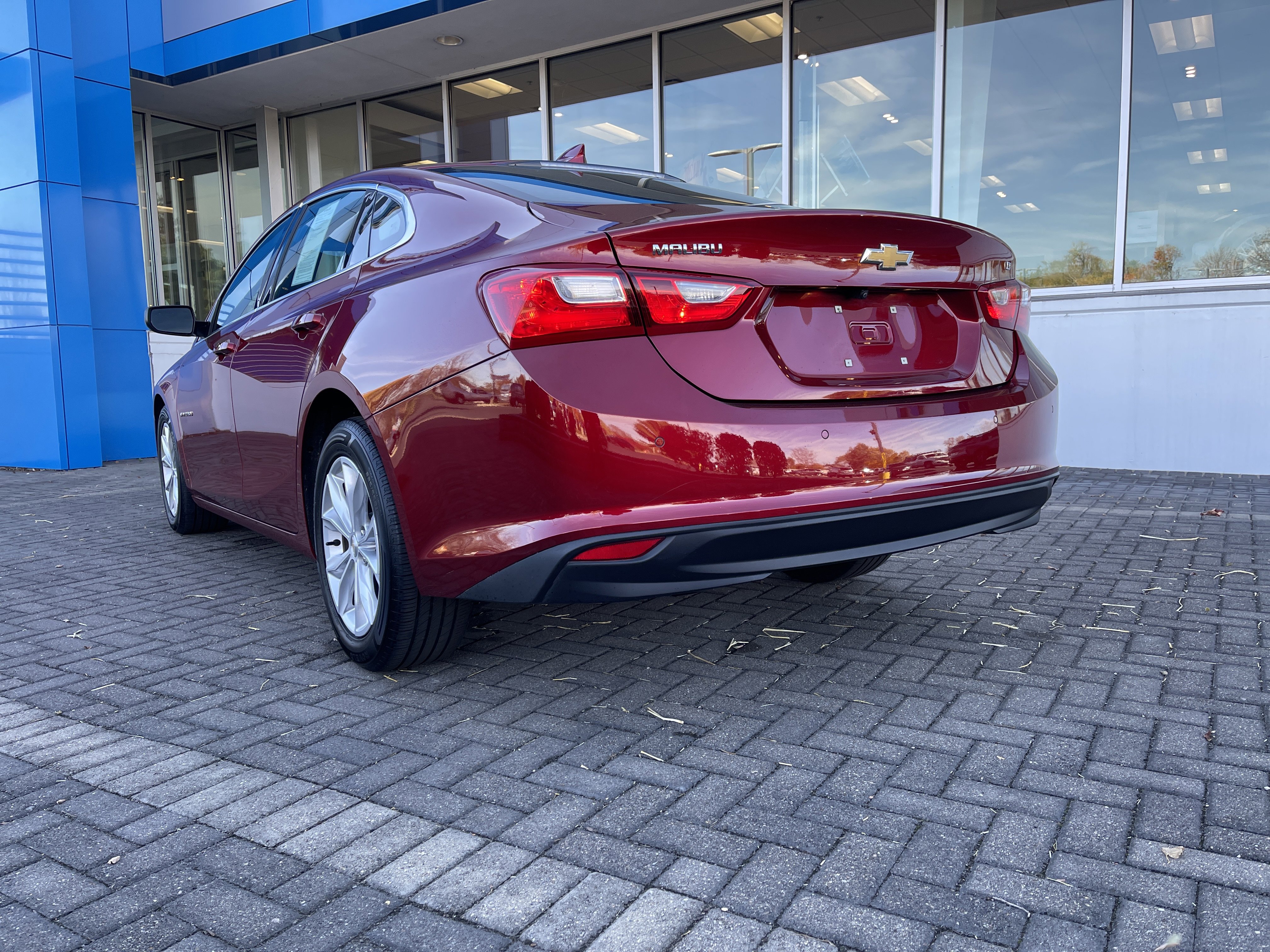 Used 2025 Chevrolet Malibu LT image 3