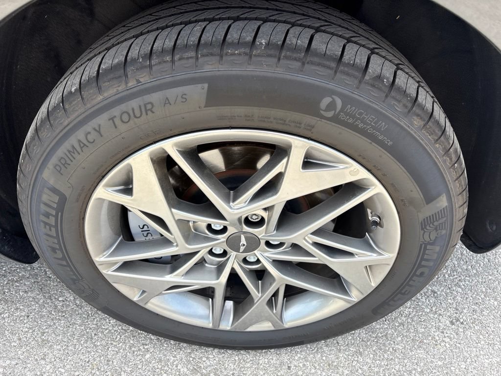 Used 2025 Genesis GV70 2.5T w/ Advanced Package AWD/4WD image 14
