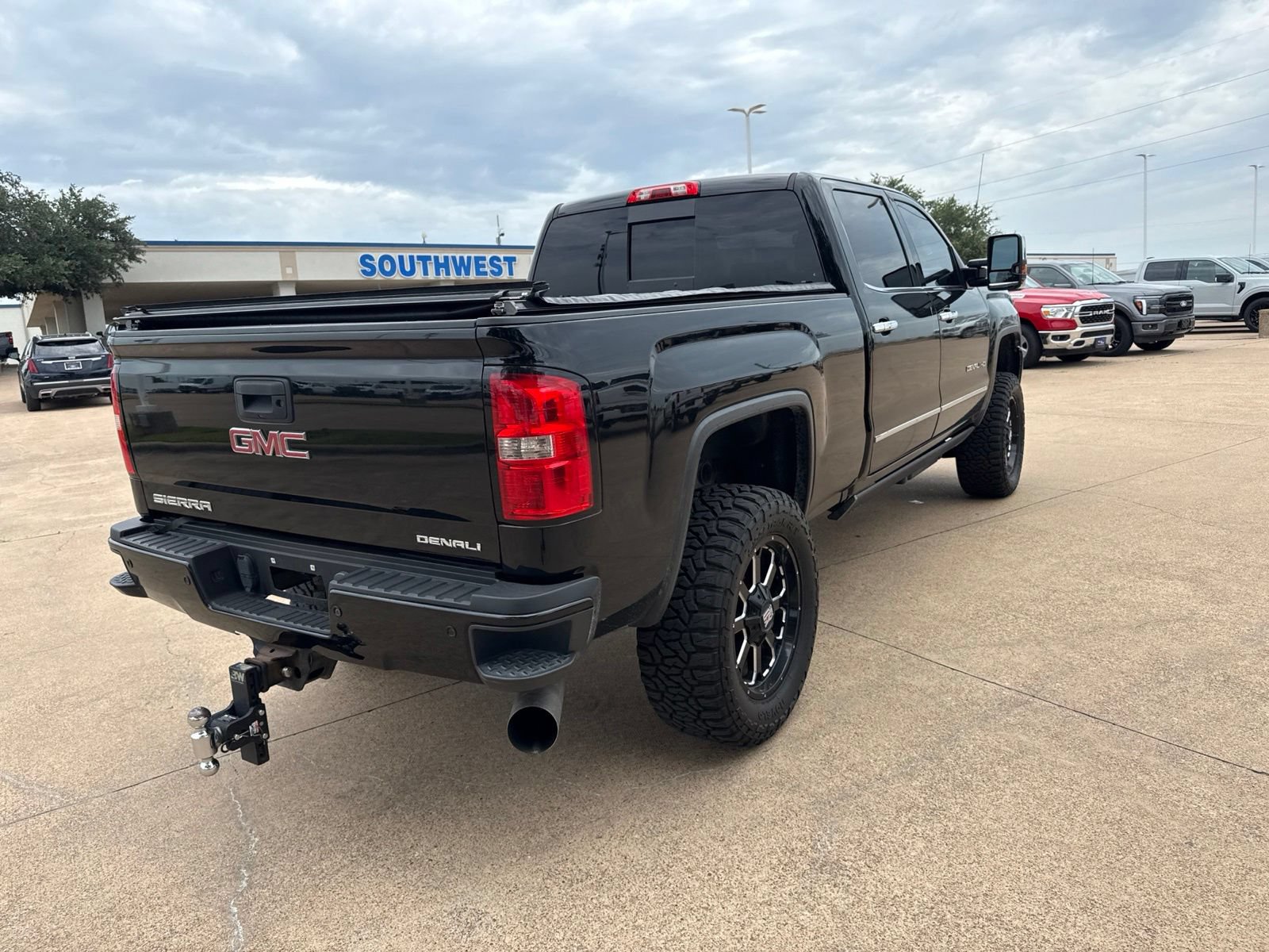 Used 2016 GMC Sierra 2500 Denali w/ Duramax Plus Package AWD/4WD image 7