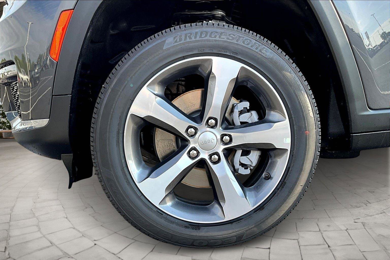 New 2025 Jeep Grand Cherokee L Limited w/ Trailer Tow Package image 13