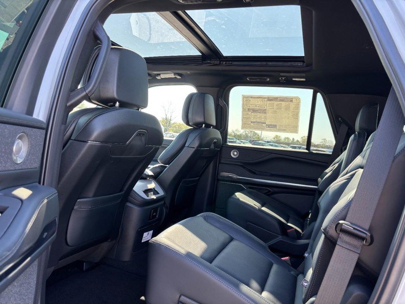New 2026 Lincoln Navigator Reserve AWD/4WD image 11