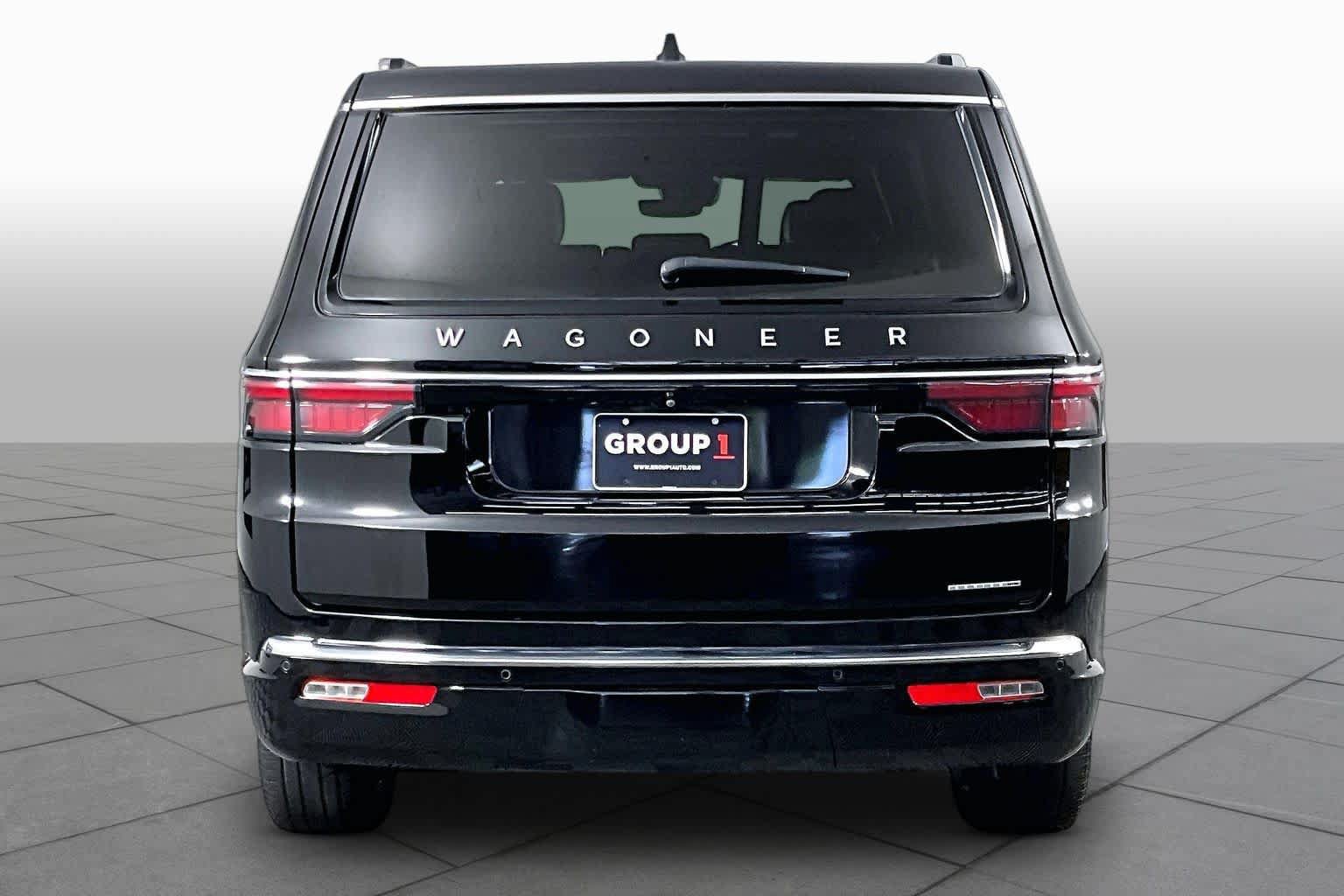 Used 2024 Jeep Wagoneer Series II w/ Premium Group I RWD image 5