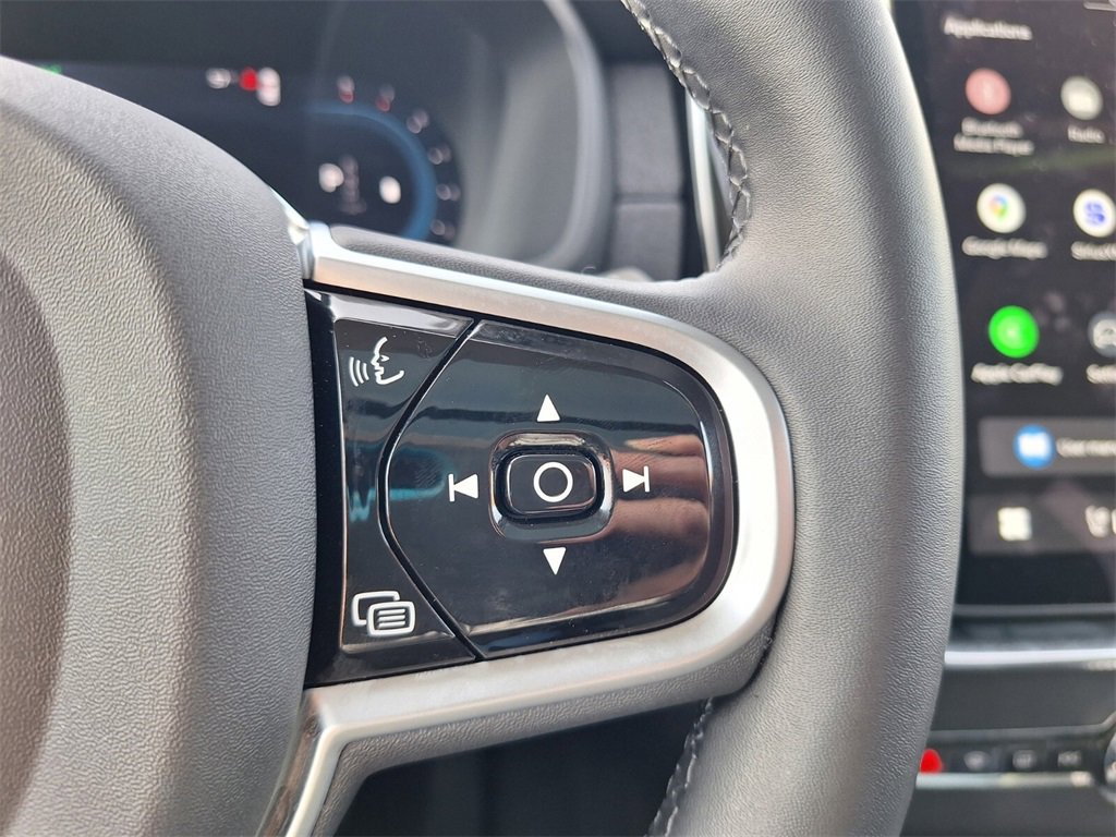 Used 2025 Volvo XC90 B6 Plus image 21