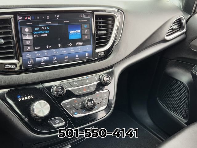 Used 2025 Chrysler Pacifica Select image 27