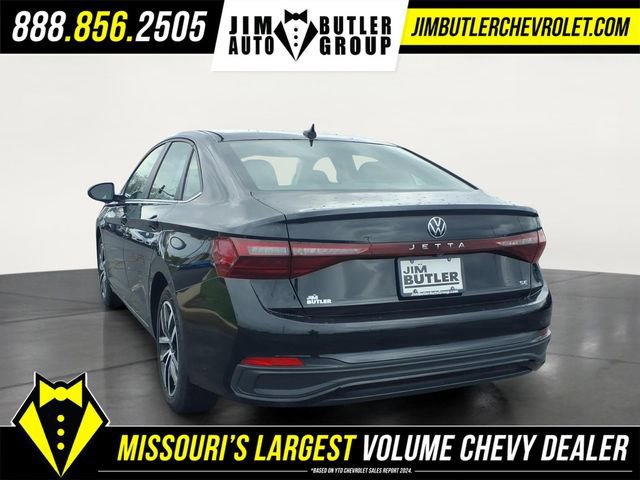 Used 2025 Volkswagen Jetta SE image 2