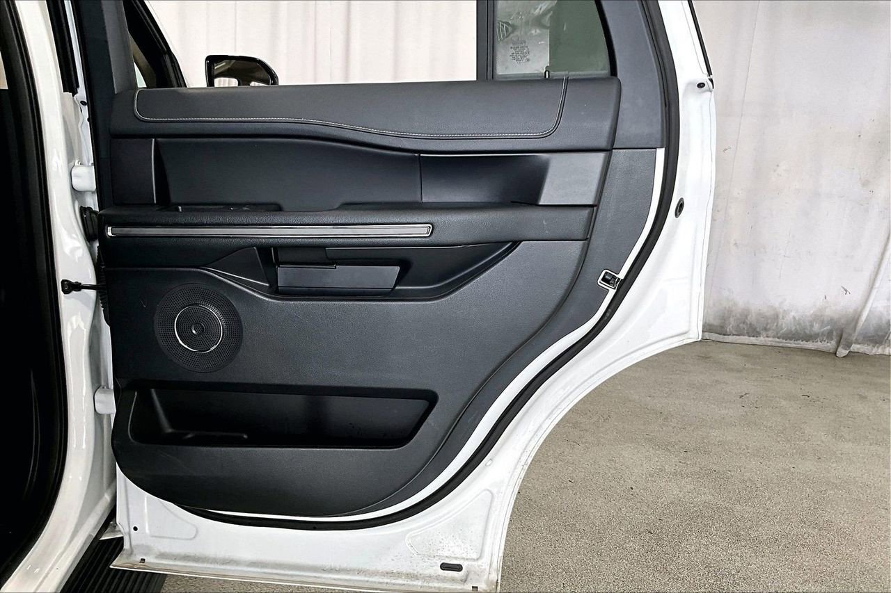 Used 2024 Ford Expedition XLT image 23