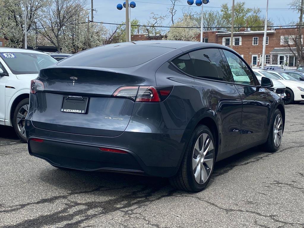 Used 2022 Tesla Model Y Long Range image 3